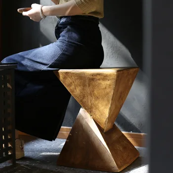 Приставной столик в скандинавском стиле, Минималистичный геометрический диван в индустриальном стиле и чайный столик в стиле Арт-безмолвный модерн