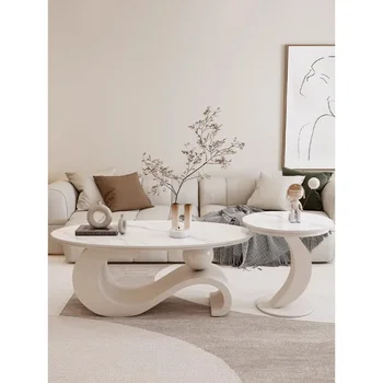 Французская гостиная, домашний журнальный столик, кремовый диван, журнальный столик, минималистичный круглый приставной столик, каменная плита, креативная светлая роскошь