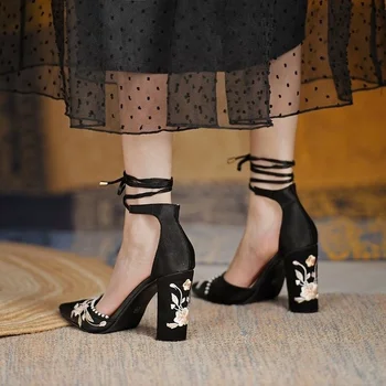 Женская обувь большого размера, новая модная женская обувь на высоком каблуке с острым носком и вышивкой на высоком каблуке