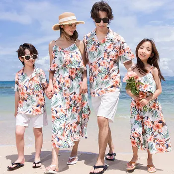 Семейная пляжная одежда для отпуска, платье без рукавов для мамы и дочки, комплект рубашек с цветочным принтом для папы и сына, праздничная одежда для родителей и детей